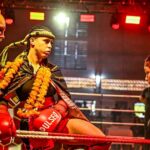 Musa do Brasileirão vira lutadora de Muay Thai e surpreende com garra no ringue