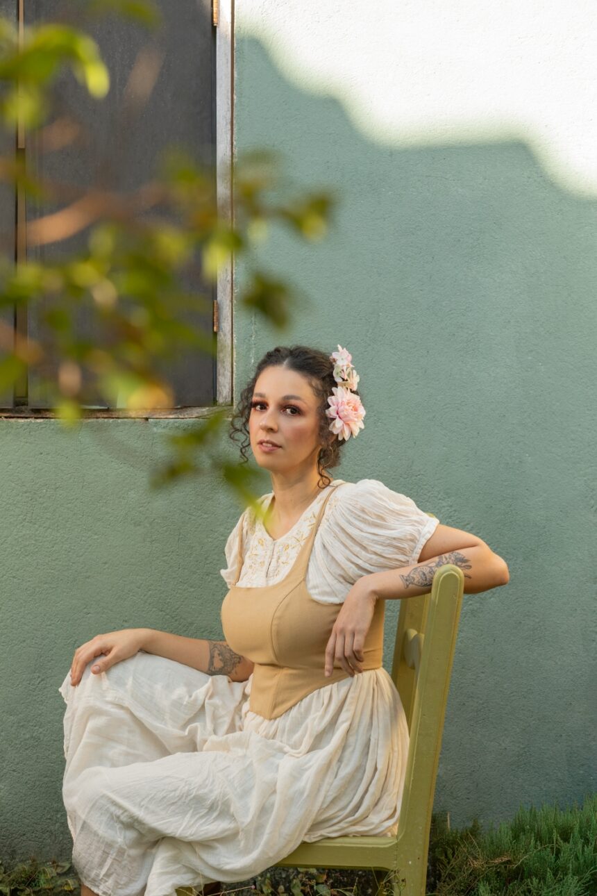 Natália Xavier lança o single “Seiva” e mistura poesia, ancestralidade e potência telúrica