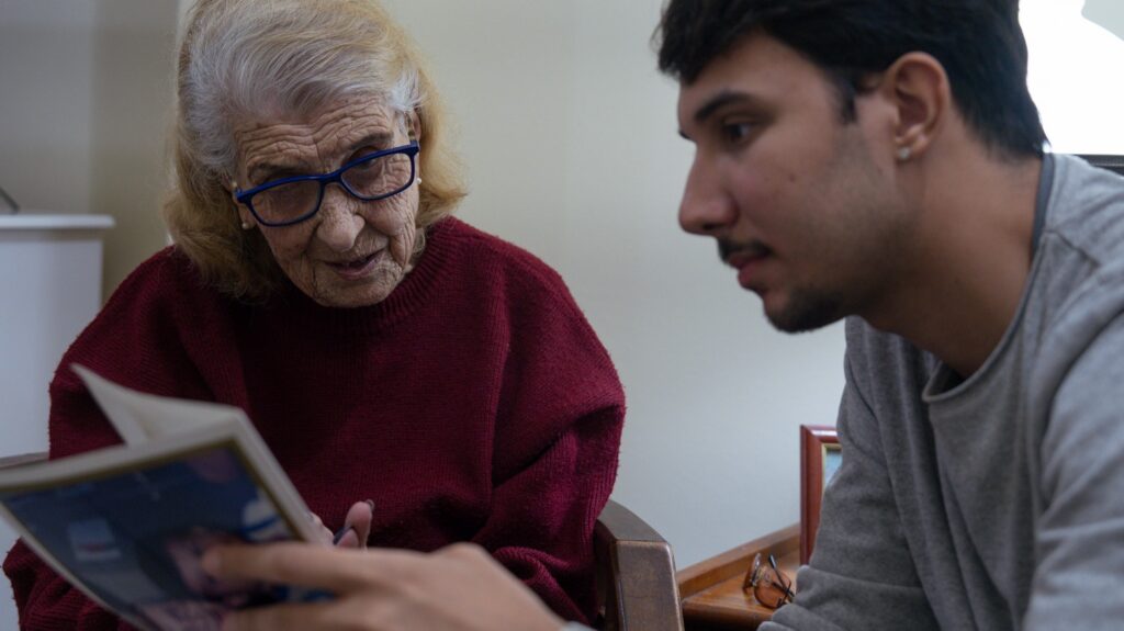 Relvas homenageia avós em novo single "Tua Voz" e fala sobre saudade, ligação e despedidas