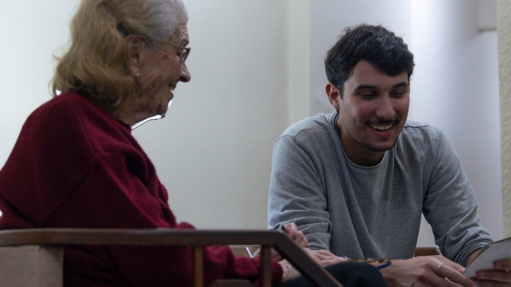 Relvas homenageia avós em novo single "Tua Voz" e fala sobre saudade, ligação e despedidas