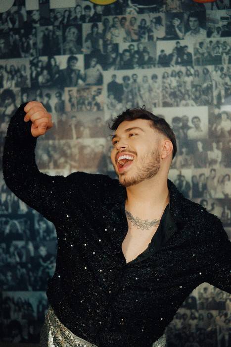 Vini estreia o novo single "Pista de Dança", última música antes do lançamento do futuro álbum