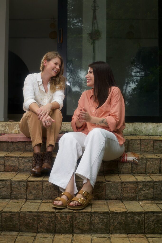 Vicka e Marina Aquino se unem no sensível single "Acordar Com Você"