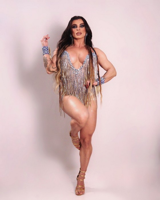 Vivian Cristinelle, a musa mais sarada do Carnaval, retorna à Acadêmicos do Tatuapé e planeja desfilar só com 8% de gordura