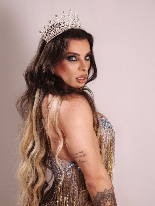 Vivian Cristinelle, a musa mais sarada do Carnaval, retorna à Acadêmicos do Tatuapé e planeja desfilar só com 8% de gordura