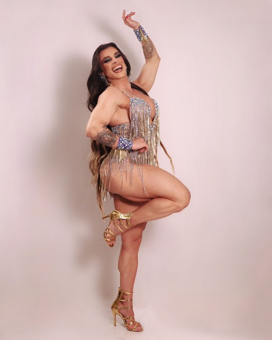 Vivian Cristinelle, a musa mais sarada do Carnaval, retorna à Acadêmicos do Tatuapé e planeja desfilar só com 8% de gordura