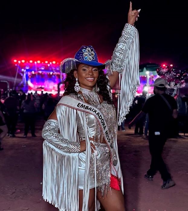 Sarah Lucci brilha no Rodeio de Cotia e já desperta interesse da TV