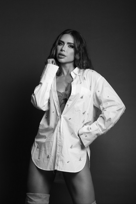 Ex-bailarina do Faustão, Alessandra Batista diz que se arrepende de ensaio nu e rejeita plataformas adultas