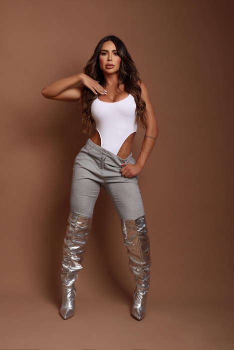 Ex-bailarina do Faustão, Alessandra Batista diz que se arrepende de ensaio nu e rejeita plataformas adultas