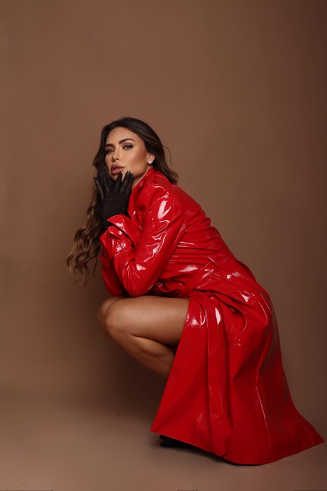 Ex-bailarina do Faustão, Alessandra Batista diz que se arrepende de ensaio nu e rejeita plataformas adultas