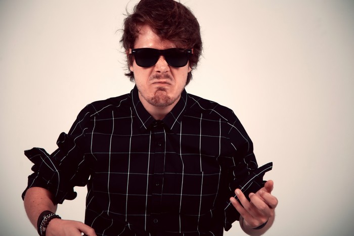 Dani Torres lança o álbum de estreia "Implosão"