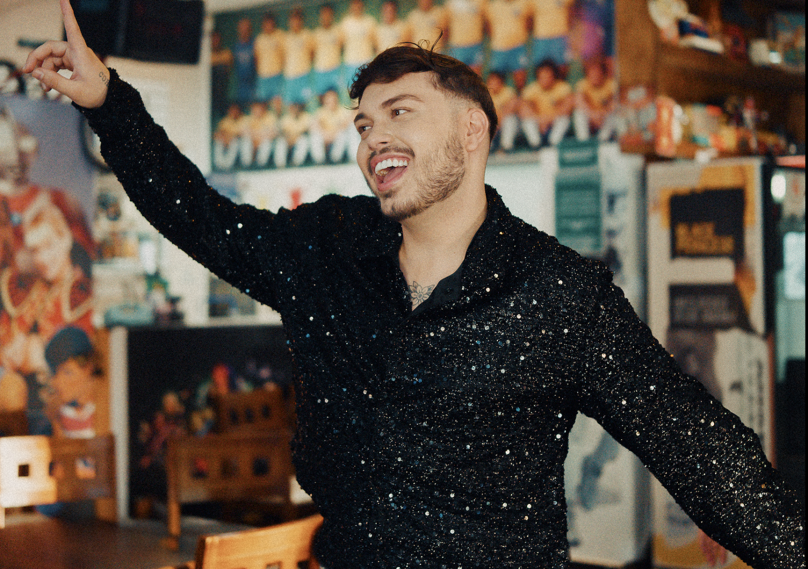 Vini estreia o novo single “Pista de Dança”, última música antes do lançamento do futuro álbum