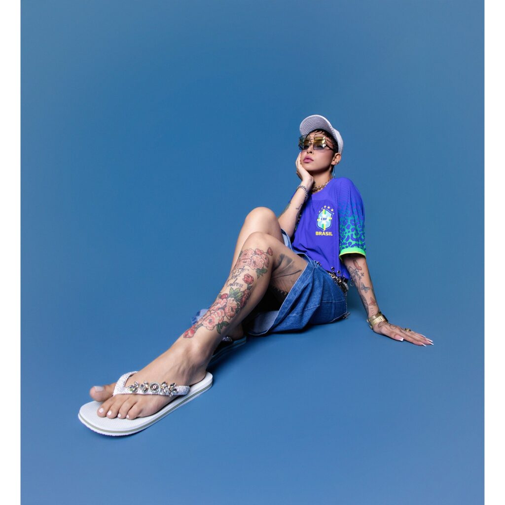 Kell Smith lança o álbum-visual ao vivo "Latino-Americana", um manifesto em forma de música