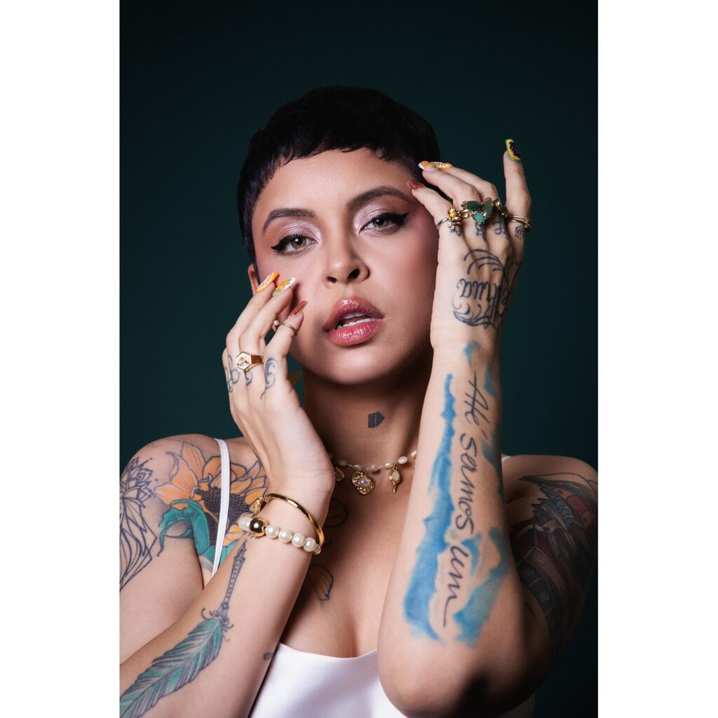 Kell Smith lança o álbum-visual ao vivo "Latino-Americana", um manifesto em forma de música