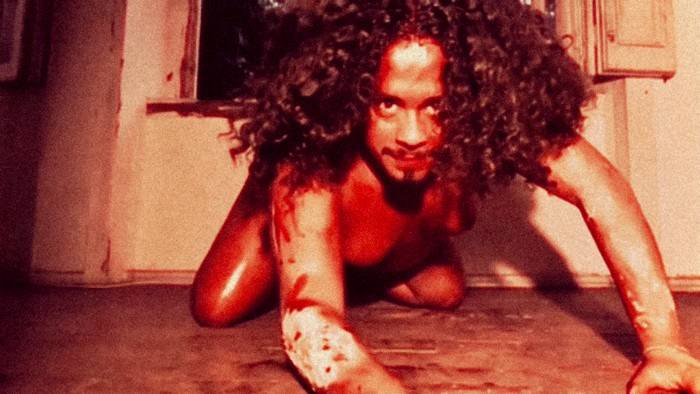 Cayo Real ressignifica a dor no resiliente e forte single "Com a Lírica"