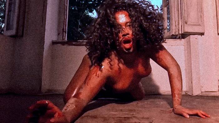 Cayo Real ressignifica a dor no resiliente e forte single "Com a Lírica"