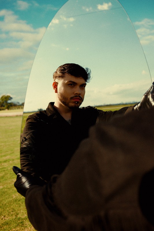 Vini estreia "Indomável", um álbum sobre superação e reencontro