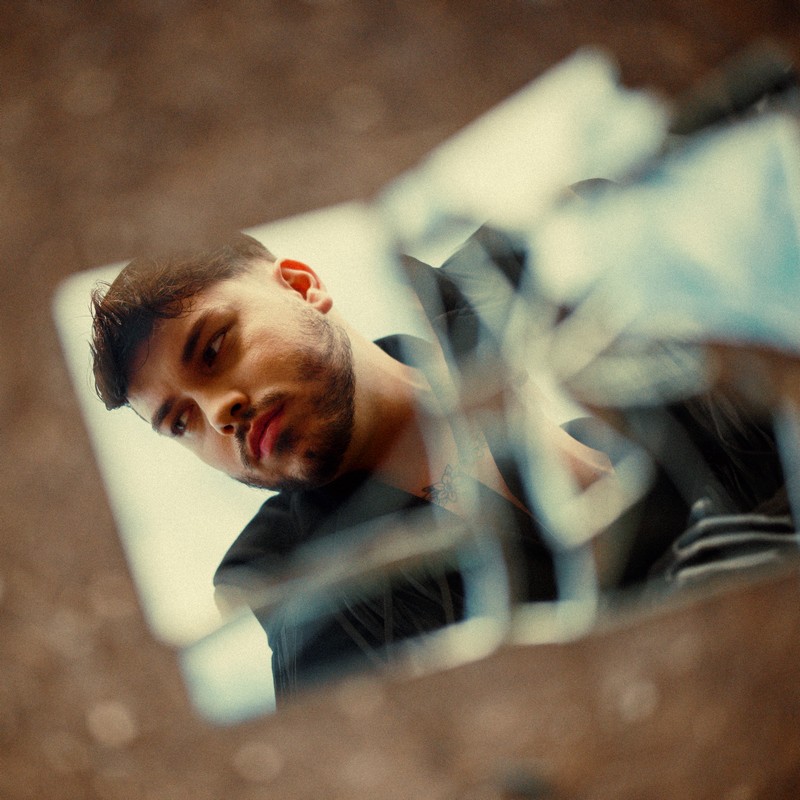 Vini estreia "Indomável", um álbum sobre superação e reencontro