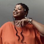 Janine Mathias une tradição e contemporaneidade em “Um Minuto”, parceria com Rodrigo Campos