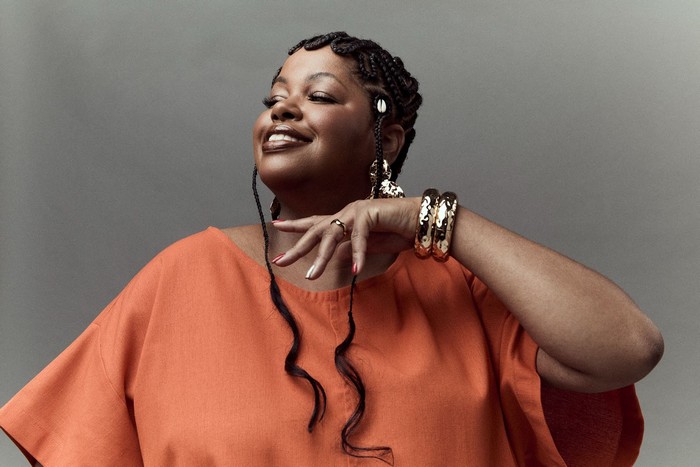 Janine Mathias une tradição e contemporaneidade em “Um Minuto”, parceria com Rodrigo Campos