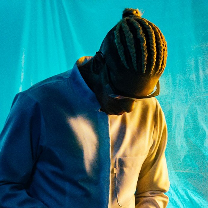 Leal reflete sobre experiências de carreira no single “Fórmula do Sucesso”