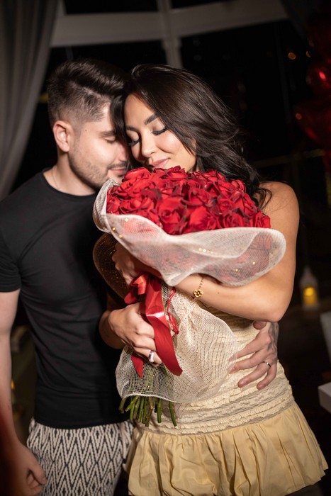 Suzi Sassaki e Lucas Souza assumem relacionamento após pedido romântico em Campos do Jordão