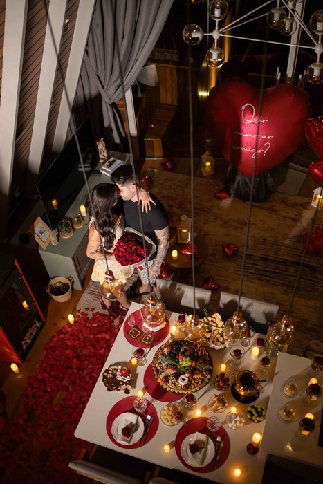 Suzi Sassaki e Lucas Souza assumem relacionamento após pedido romântico em Campos do Jordão