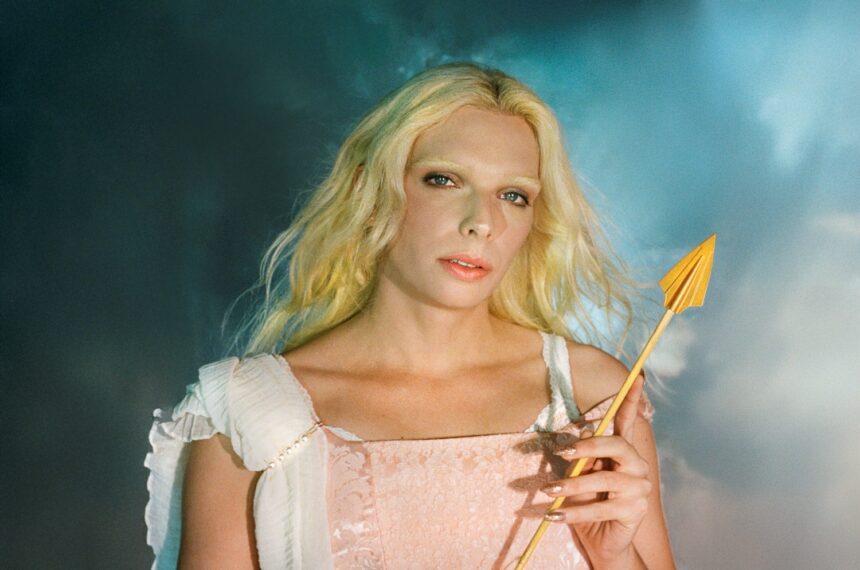 Viridiana anuncia seu segundo álbum Coisas Frágeis com o single explosivo “Navalha”