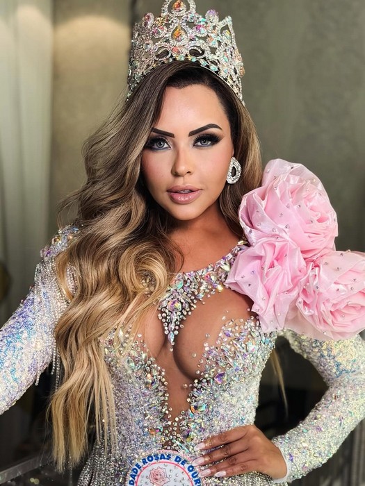 Instrumentos da bateria da Rosas de Ouro são personalizados com a imagem da rainha Ana Beatriz Godoi para o Carnaval 2026