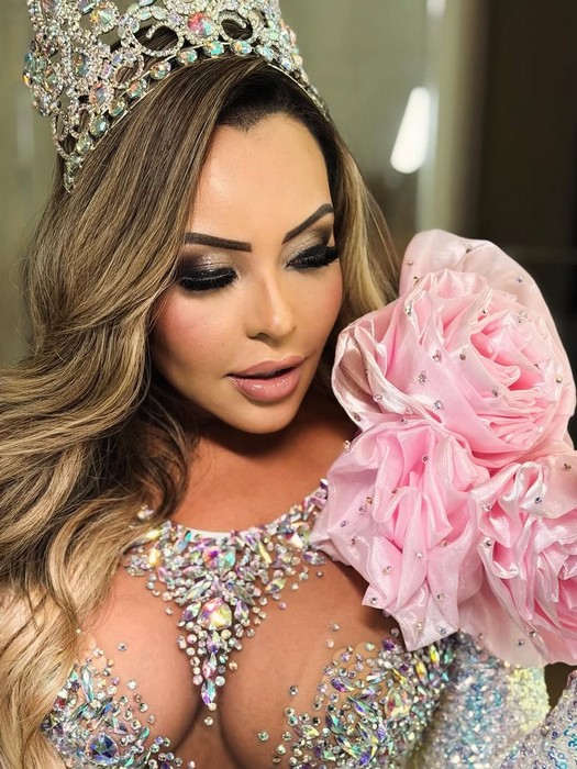 Rainha da Rosas de Ouro, Ana Beatriz Godoi aposta em visual de cristais para filmagem de Carnaval