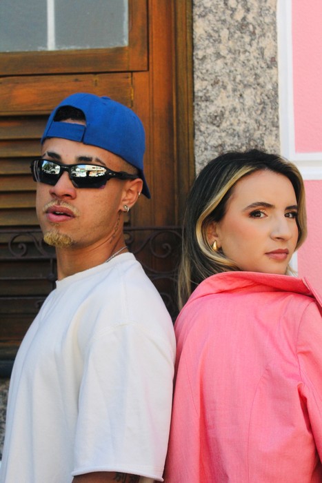 Clara Levy e Layn transformam determinação e coragem no novo single "Ca$H"