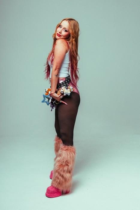 Duda Ruas divulga o novo single "legal demais pra você", faixa que antecede futuro EP