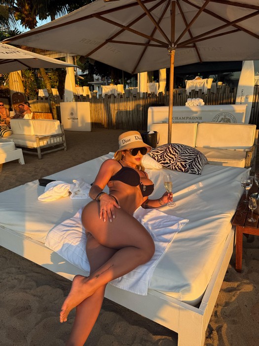 Após seguro inusitado, influencer Mari Reis é eleita "A Mais Gostosa do Brasil" em competição com mais de 80 mil votos