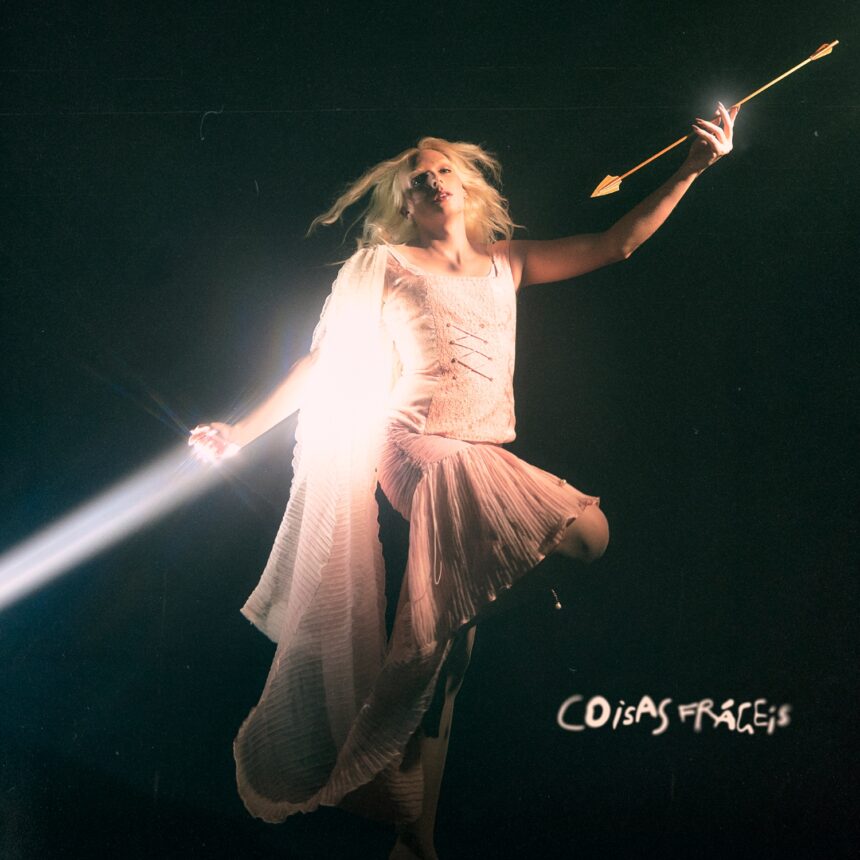 Viridiana lança o álbum Coisas Frágeis celebrando vulnerabilidade, desejo e intensidade