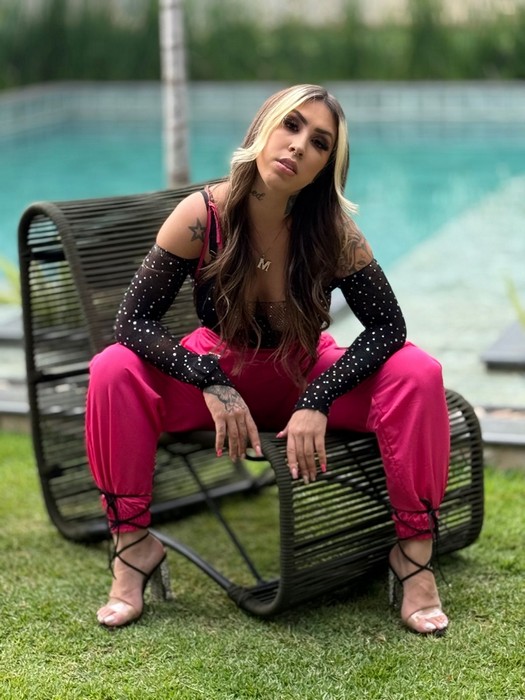MC Memê, suposta irmã de MC Daniel, estreia nas plataformas +18 com acervo quente de mais de 100 vídeos