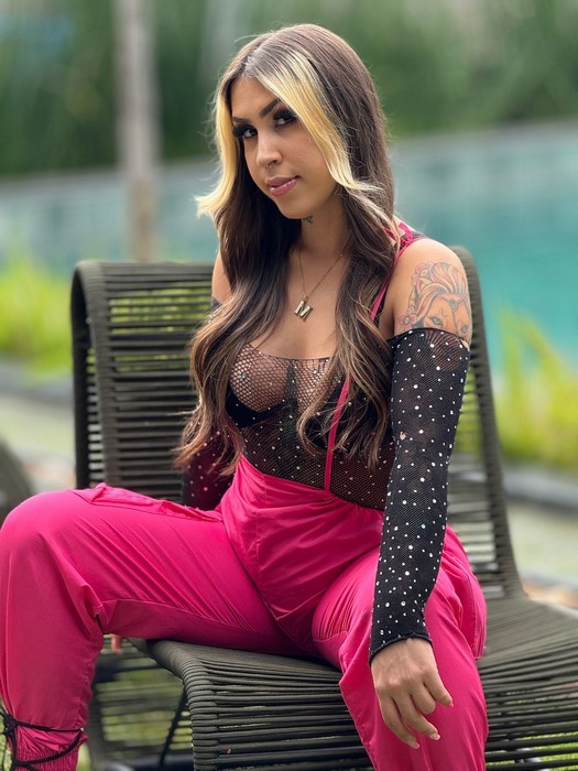 MC Memê, suposta irmã de MC Daniel, estreia nas plataformas +18 com acervo quente de mais de 100 vídeos