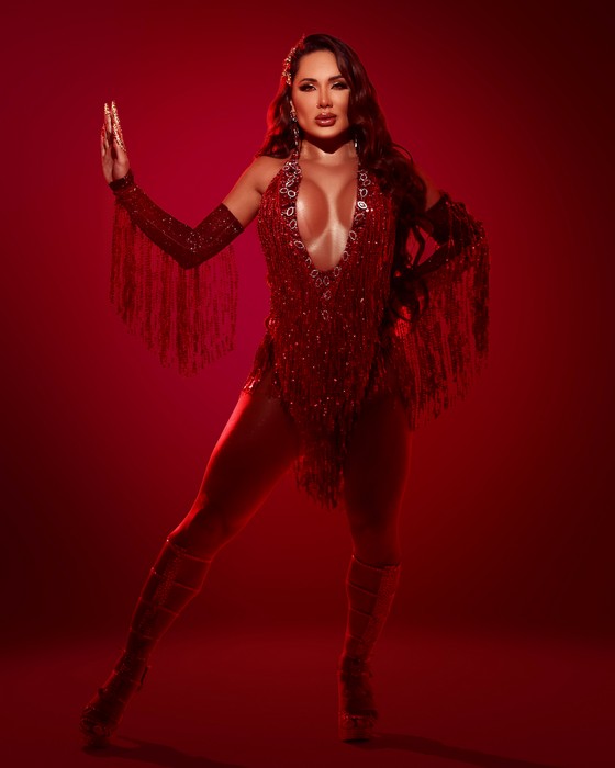 Carnaval: digital influencer Carla Silva elimina 20kg preparando-se para debut como Musa da Colorado