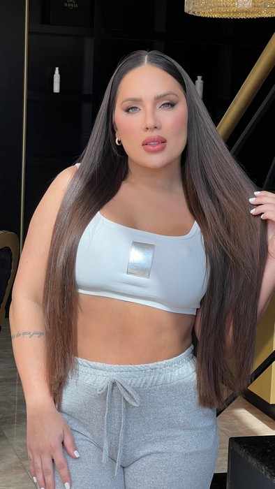 Carnaval: digital influencer Carla Silva elimina 20kg preparando-se para debut como Musa da Colorado