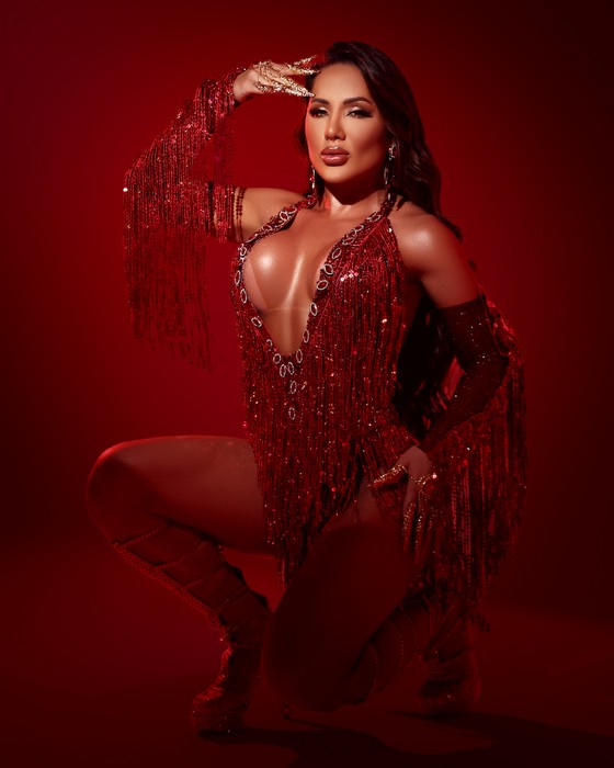 Carnaval: digital influencer Carla Silva elimina 20kg preparando-se para debut como Musa da Colorado