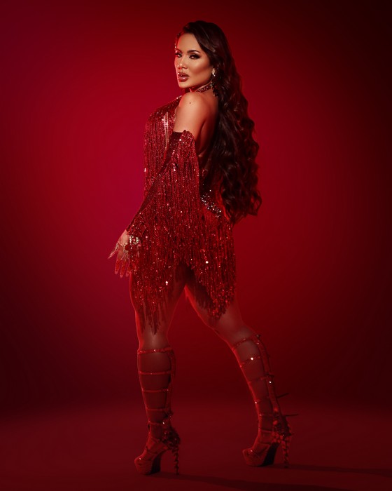 Carnaval: digital influencer Carla Silva elimina 20kg preparando-se para debut como Musa da Colorado