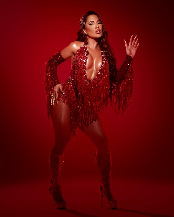 Carnaval: digital influencer Carla Silva elimina 20kg preparando-se para debut como Musa da Colorado