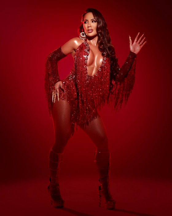 Carnaval: digital influencer Carla Silva elimina 20kg preparando-se para debut como Musa da Colorado