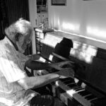 Carlos Watkins estreia em disco após décadas de dedicação à música