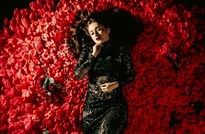 Carolina Severo transforma emoção e vulnerabilidade no novo single “Velho Vinho Doce”