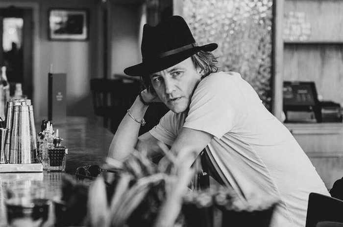 Ator britânico Charlie FREE/MAN protagoniza filme e lança "Reconnection", EP temático sobre renovação pessoal