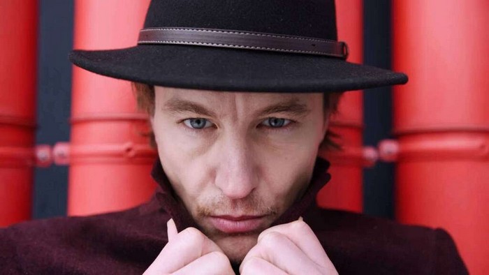 Ator britânico Charlie FREE/MAN protagoniza filme e lança “Reconnection”, EP temático sobre renovação pessoal