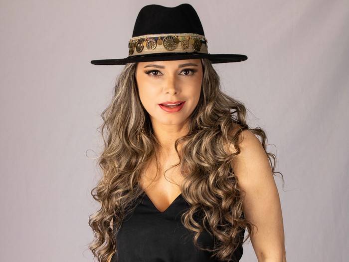 Aparecida Sertaneja inaugura visual renovado com show de talentos