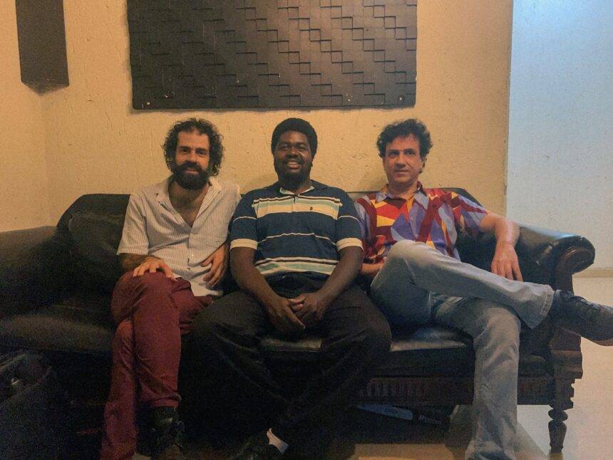 Felipe Antunes navega pelo tempo da espera no single “Quem Vem Lá”, parceria com Enzo Banzo e Jack Will Felipe Antunes navega pelo tempo da espera no single “Quem Vem Lá”, parceria com Enzo Banzo e Jack Will