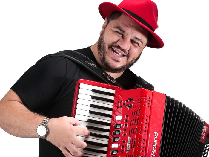 Frank Aguiar recebe Fábio Carneirinho, Brisa Star e Jhotapê em noite de forró no Aqui Tem Nordeste