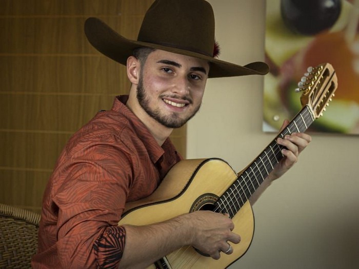 Terra da Padroeira recebe Gabriel Viola, Paco e Thiago, Marcelo Viola e Ricardo, Leyde e Laura, e Lizandra e Victória 