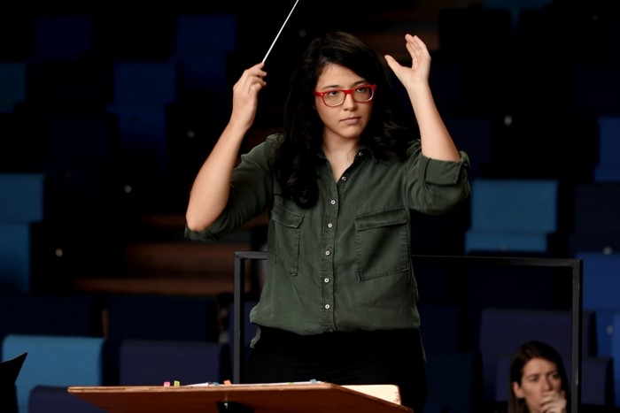 Retratos Femininos apresenta a trajetória da jovem maestrina Giovanna Elias